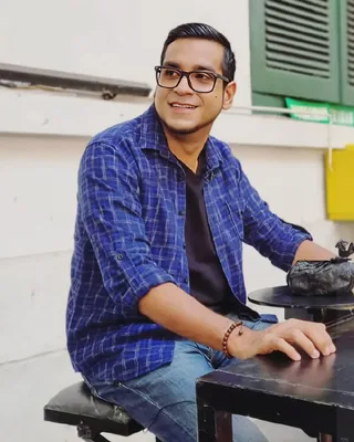 Bobby Maulana memakai gelang kokka Benukokka